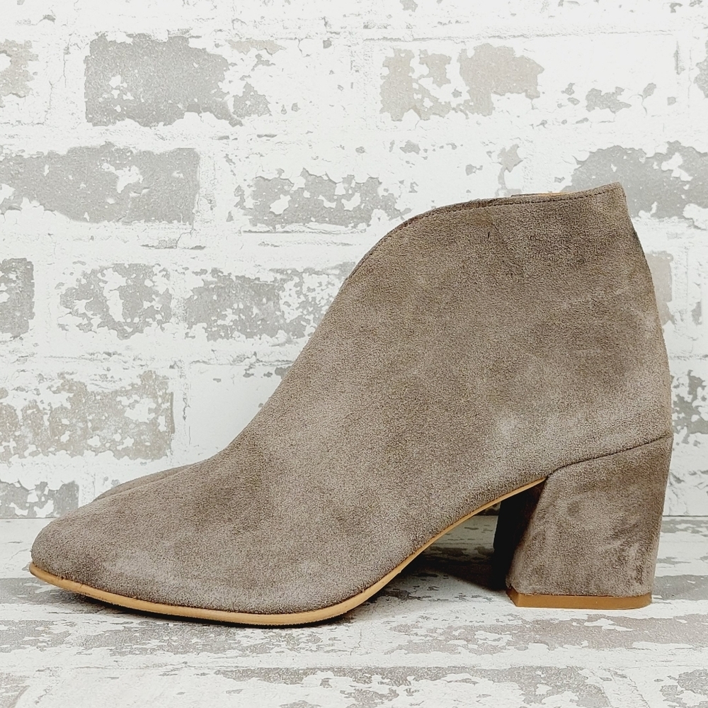 New Bueno Sophie Taupe Suede Bootie F715